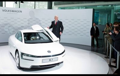 Martin Winterkorn - CEO VW, alaturi de XL1