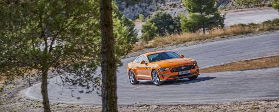 Ford Mustang Coupe facelift - Europa (05)