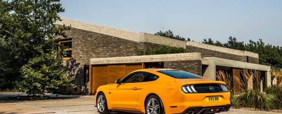 Ford Mustang Coupe facelift - Europa (09)