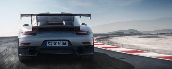 Porsche 911 GT2 RS (03)