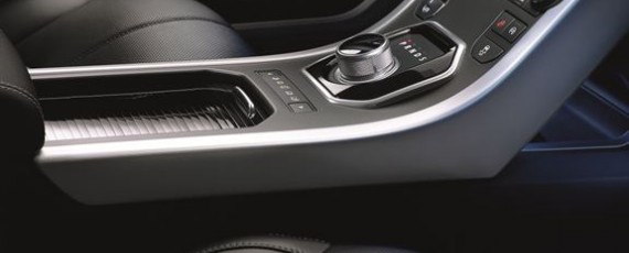 Noul Range Rover Evoque facelift 2015 - interior (03)