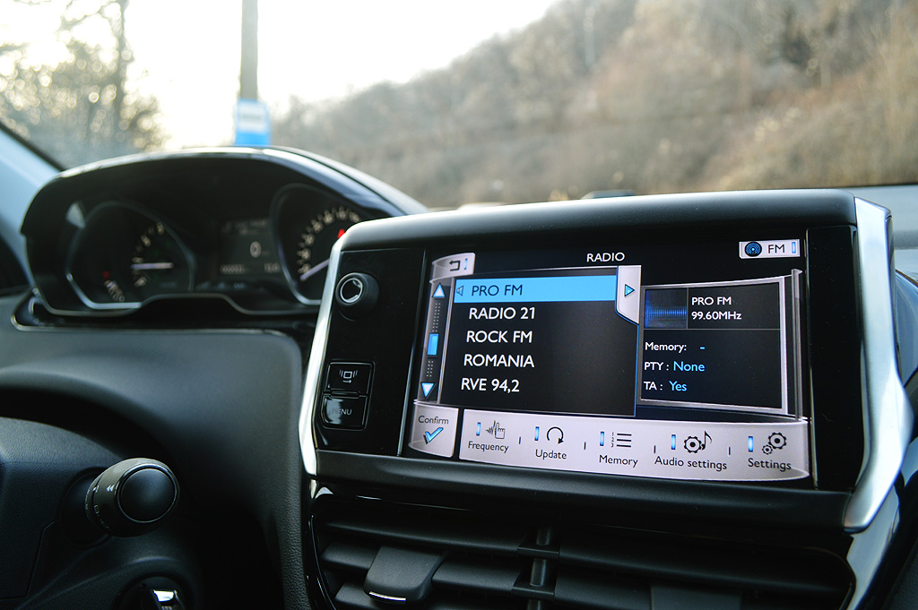 Peugeot 208 - display multimedia