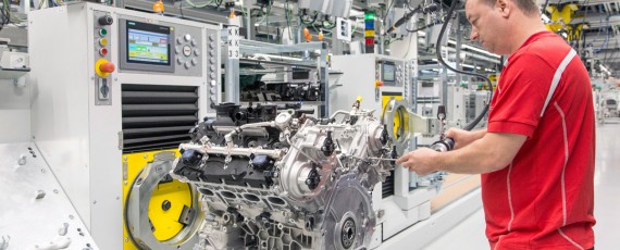 Porsche - fabrica motoare V8 Zuffenhausen
