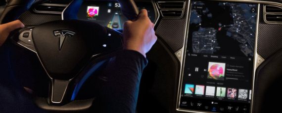 Tesla software 8.1 - Autopilot
