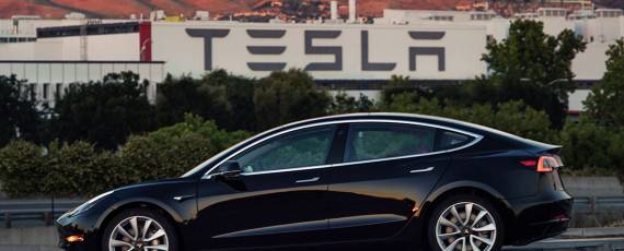 Tesla Model 3 - prima unitate de serie