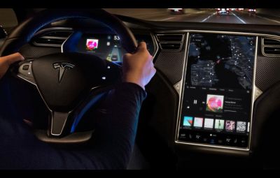 Tesla software 8.1 - Autopilot