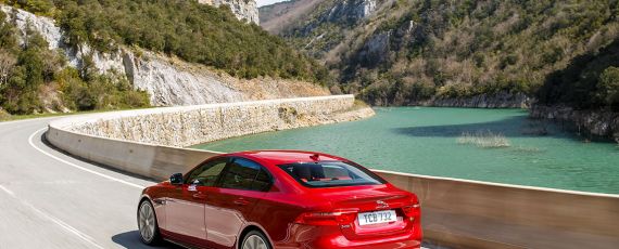 Jaguar XE S 2018 (02)