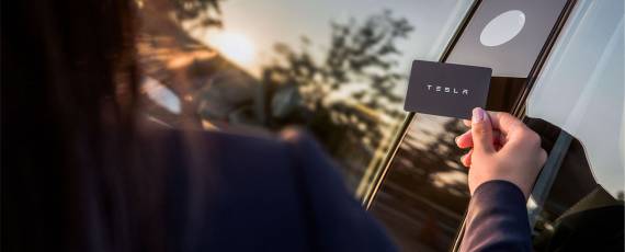 Tesla Model 3 - card NFC