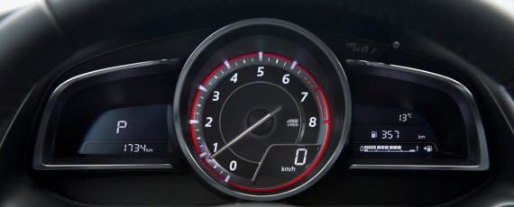 Noua Mazda CX-3 2015 - interior (02)