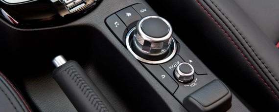 Noua Mazda CX-3 2015 - interior (03)