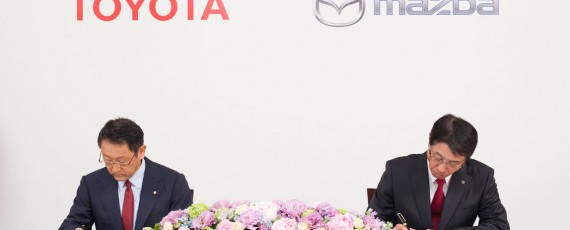 Parteneriat Toyota - Mazda 2015 (01)