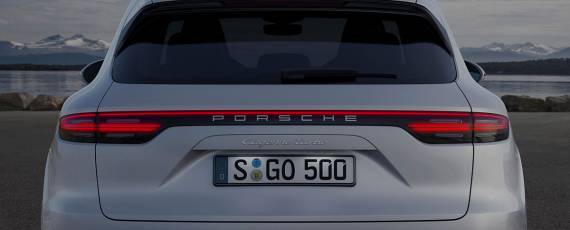 Porsche Cayenne Turbo 2018 (09)