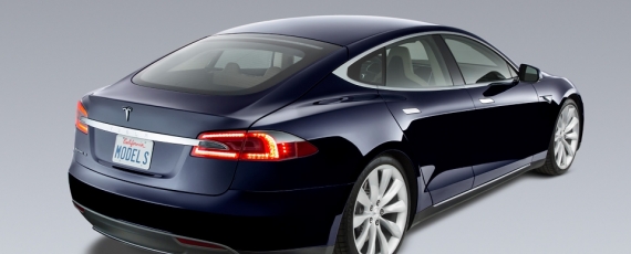 Tesla Model S - lateral