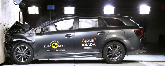 Noua Toyota Avensis - test Euro NCAP