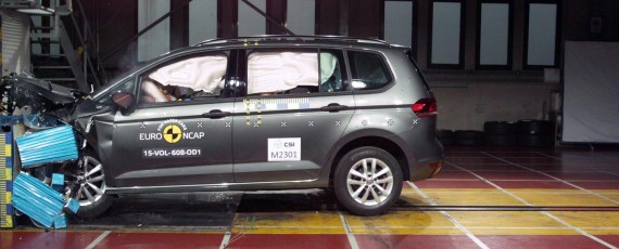 Noul VW Touran - test Euro NCAP